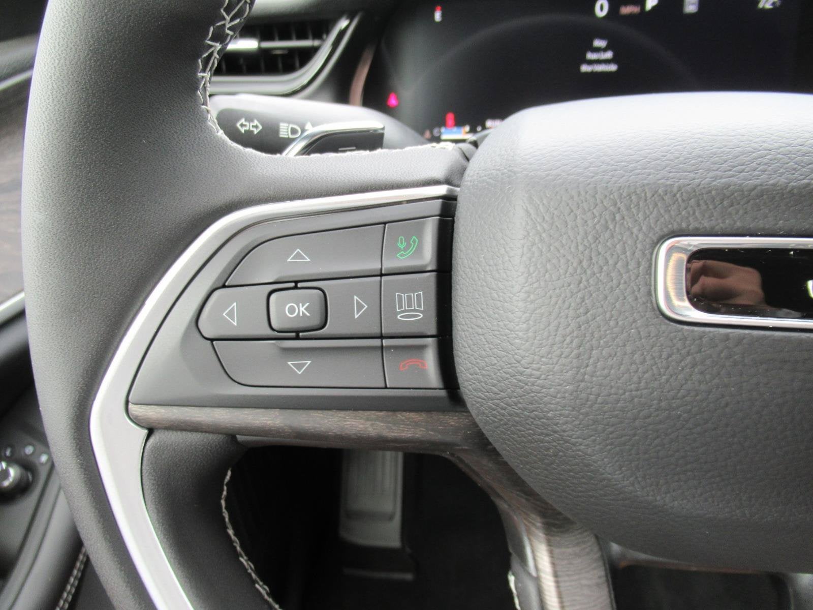 2027 Jeep Grand Cherokee GRAND CHEROKEE L LAREDO ALTITUDE 4X2