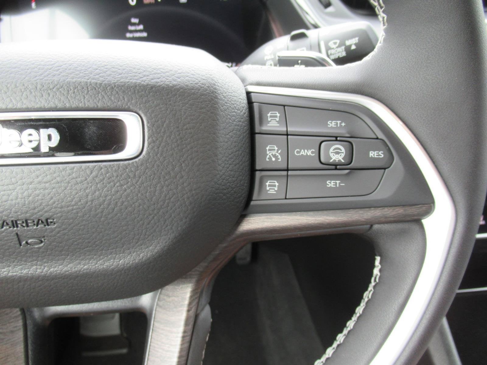 2027 Jeep Grand Cherokee GRAND CHEROKEE L LAREDO ALTITUDE 4X2