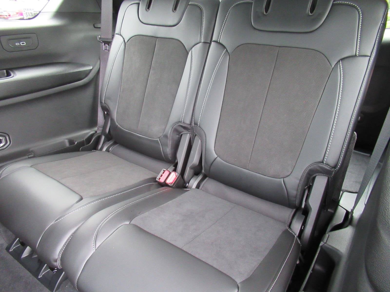 2027 Jeep Grand Cherokee GRAND CHEROKEE L LAREDO ALTITUDE 4X2