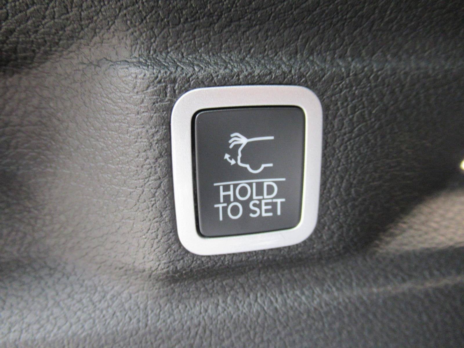 2027 Jeep Grand Cherokee GRAND CHEROKEE L LAREDO ALTITUDE 4X2