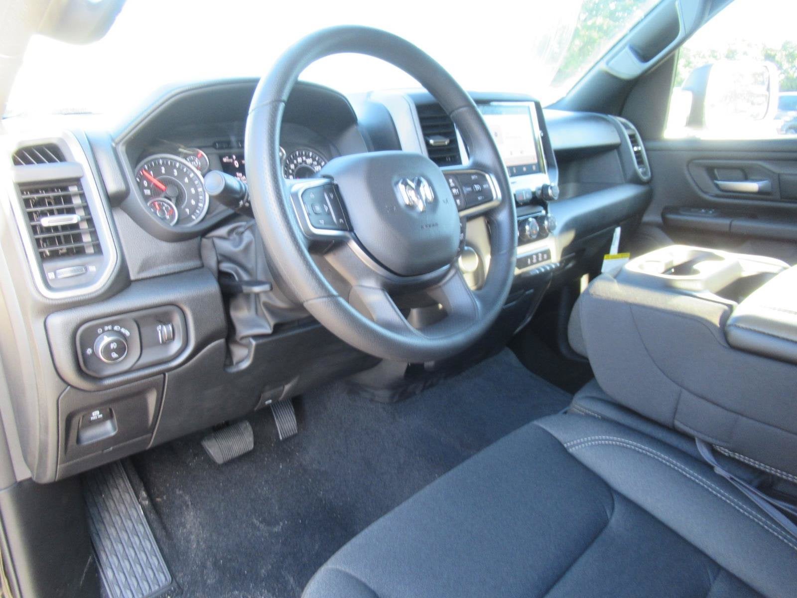 2027 RAM Ram 1500 RAM 1500 EXPRESS CREW CAB 4X2 5'7' BOX
