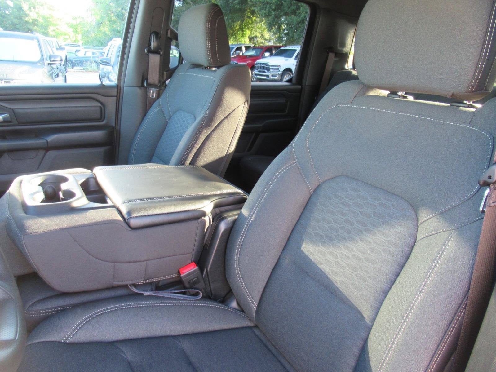 2027 RAM Ram 1500 RAM 1500 EXPRESS CREW CAB 4X2 5'7' BOX