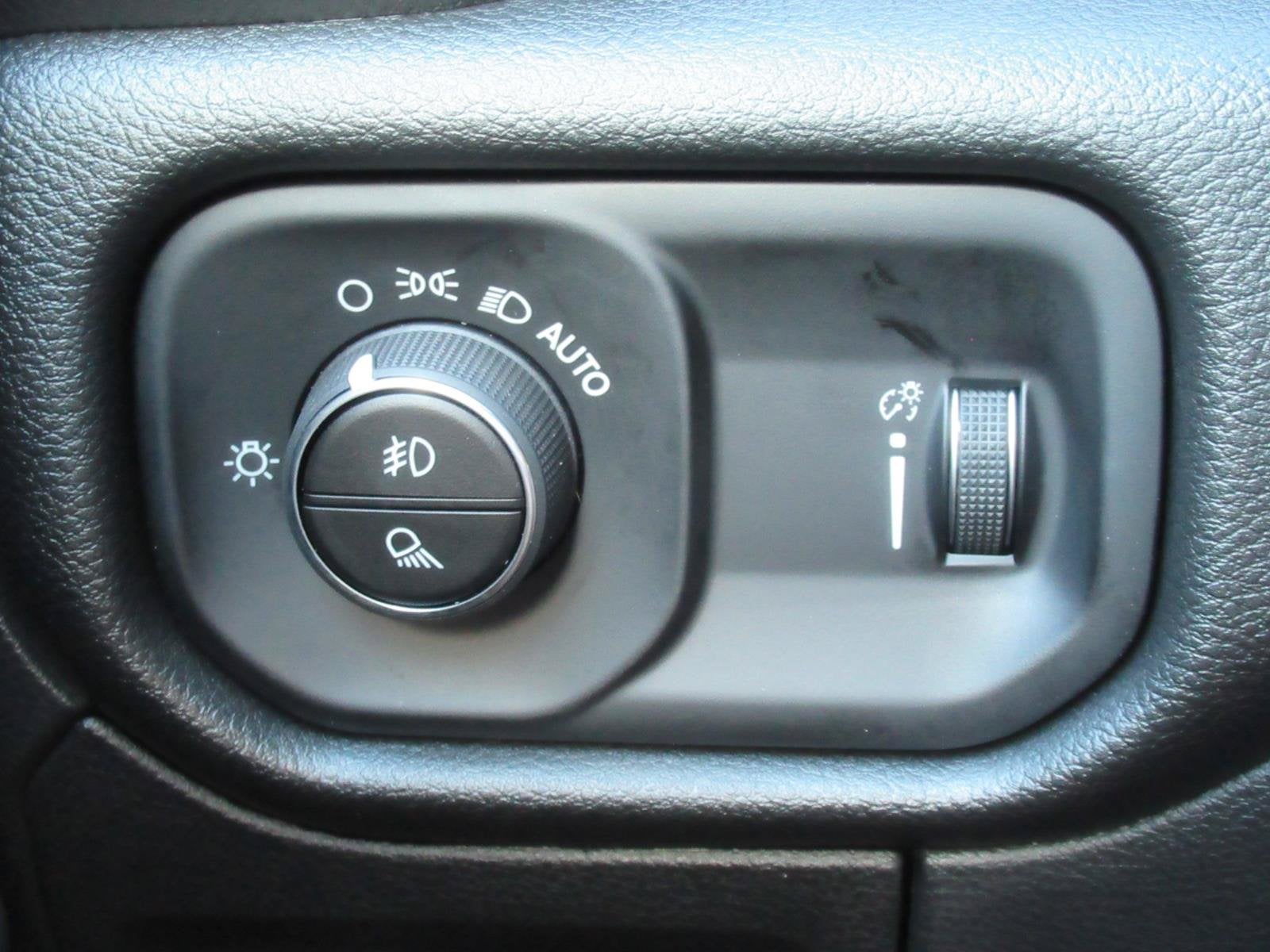 2027 RAM Ram 1500 RAM 1500 EXPRESS CREW CAB 4X2 5'7' BOX