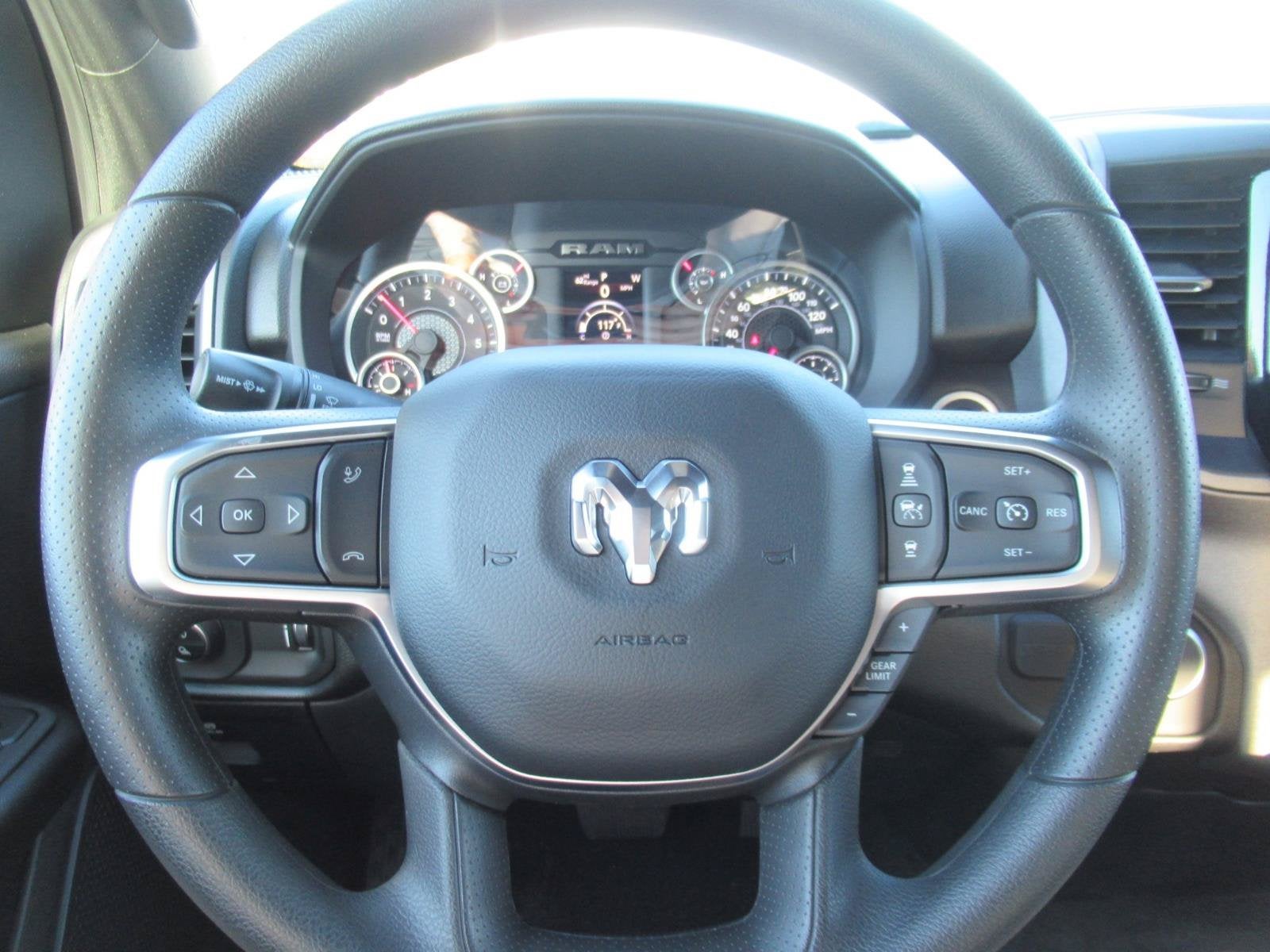 2027 RAM Ram 1500 RAM 1500 EXPRESS CREW CAB 4X2 5'7' BOX