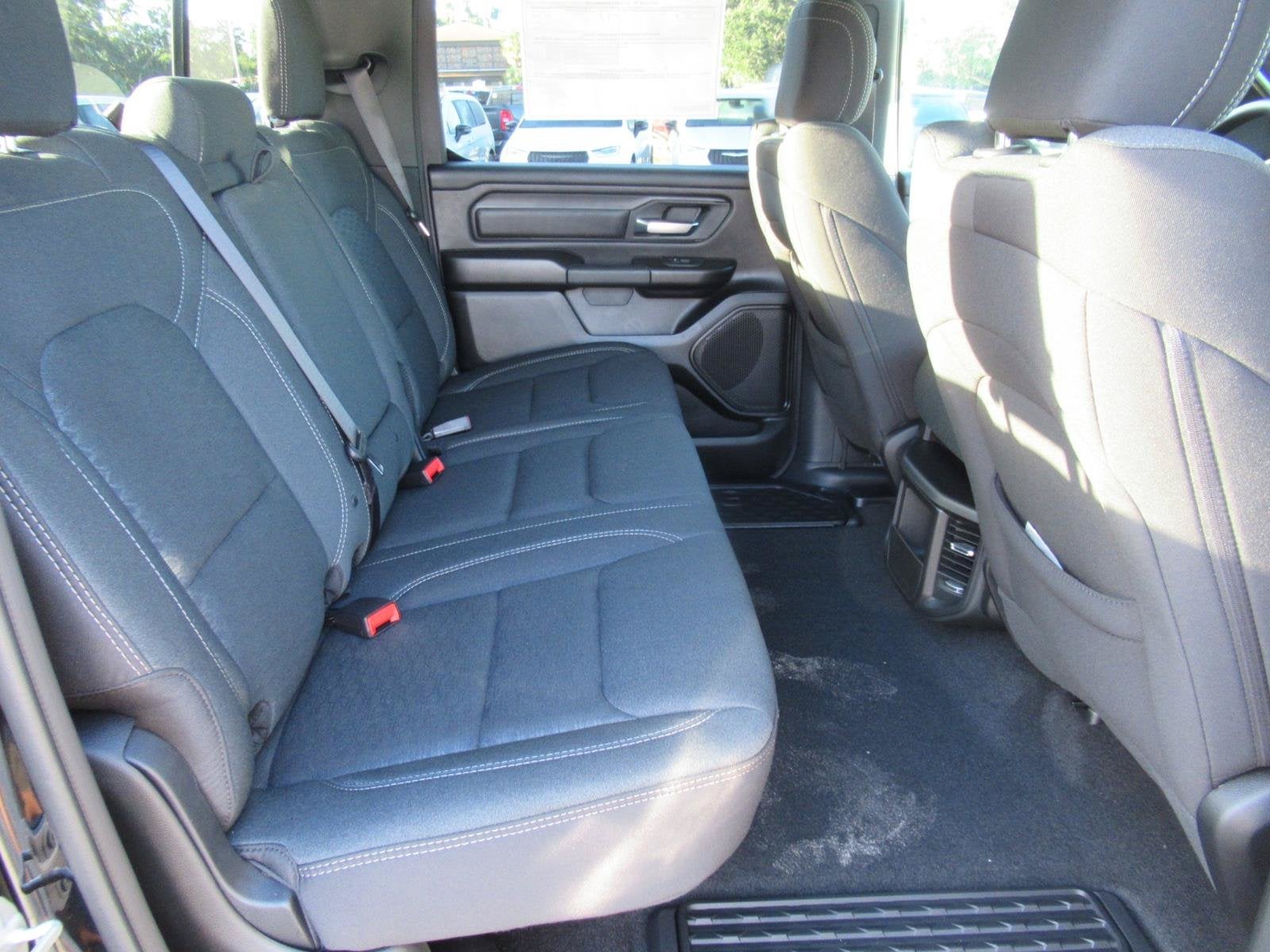 2027 RAM Ram 1500 RAM 1500 EXPRESS CREW CAB 4X2 5'7' BOX