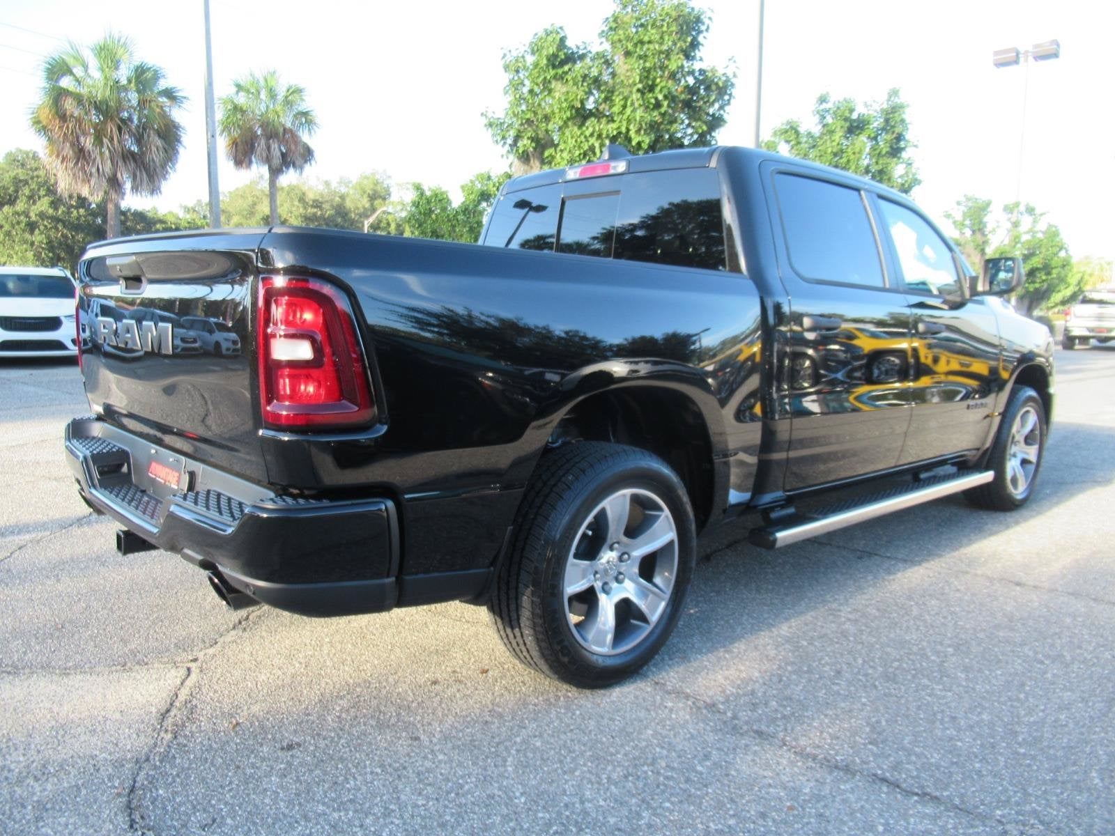 2027 RAM Ram 1500 RAM 1500 EXPRESS CREW CAB 4X2 5'7' BOX