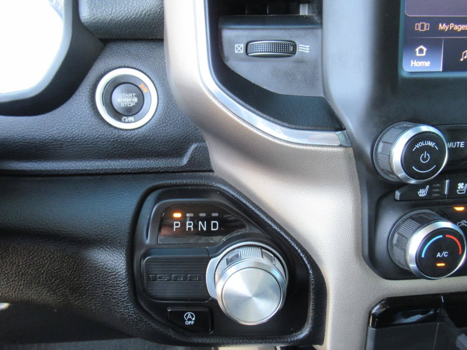 2022 RAM 1500 Laramie Crew Cab 4x2 5'7' Box