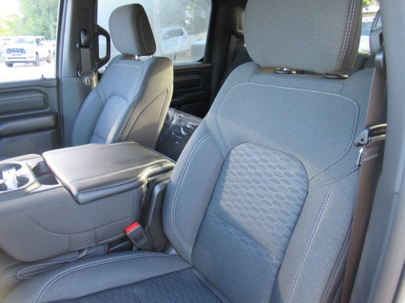 2027 RAM Ram 1500 RAM 1500 WARLOCK CREW CAB 4X4 5'7' BOX