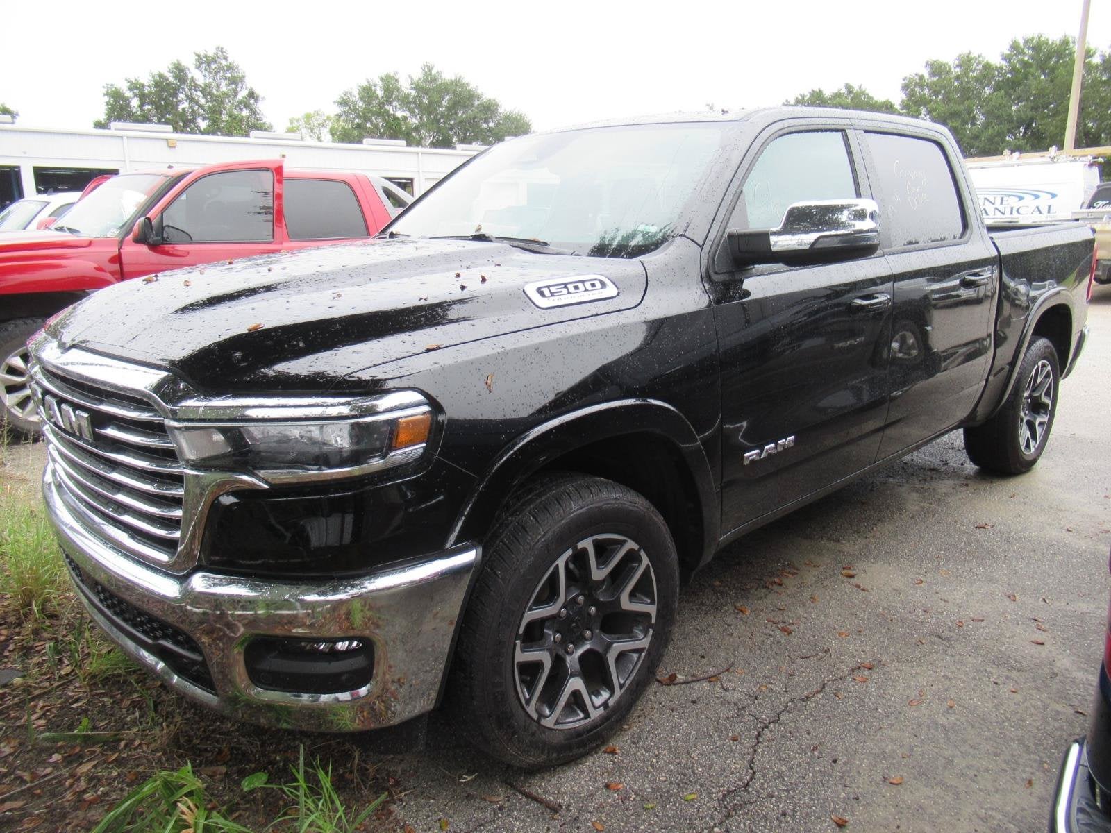 2026 RAM 1500 Laramie Crew Cab 4x4 5'7' Box