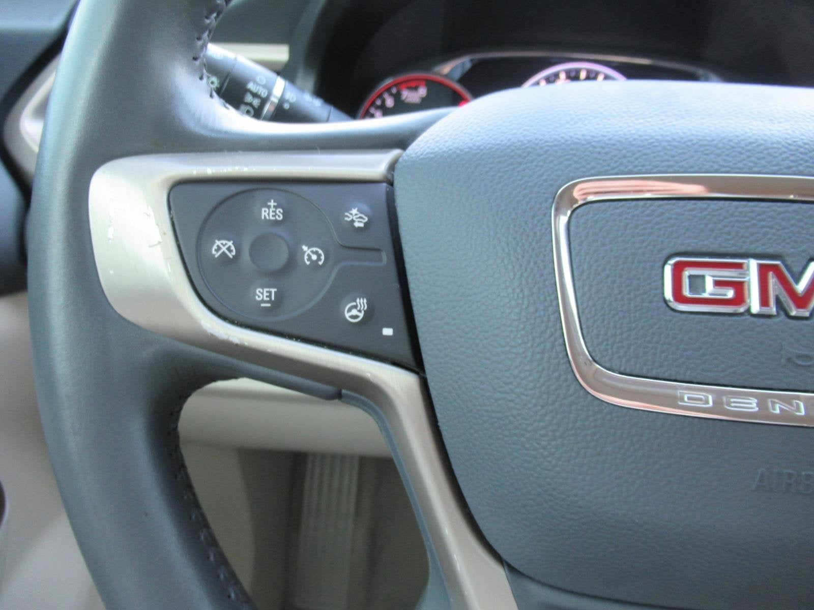 2021 GMC Acadia FWD Denali