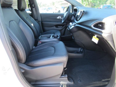 2027 Chrysler Pacifica PACIFICA SELECT
