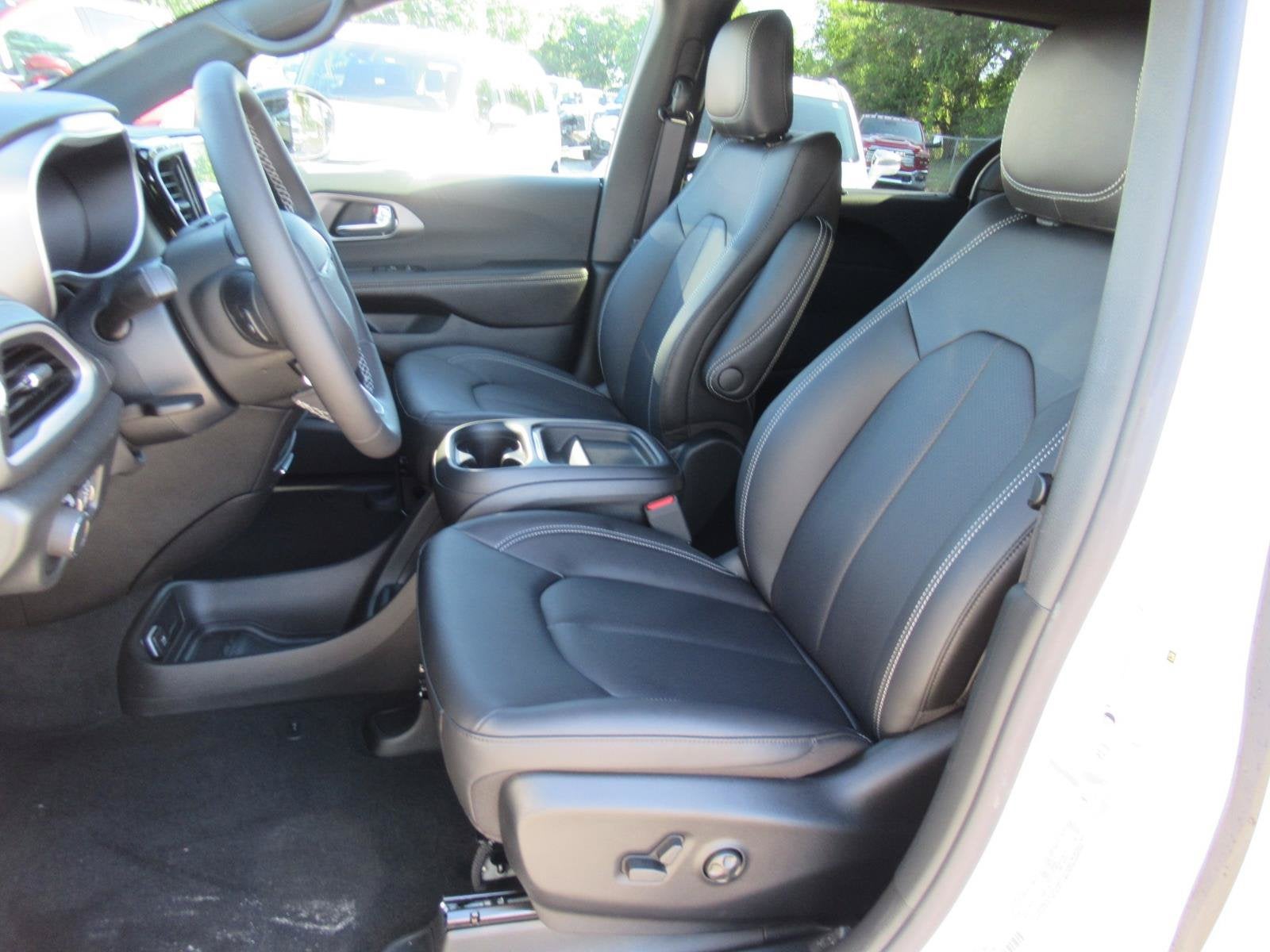 2027 Chrysler Pacifica PACIFICA SELECT