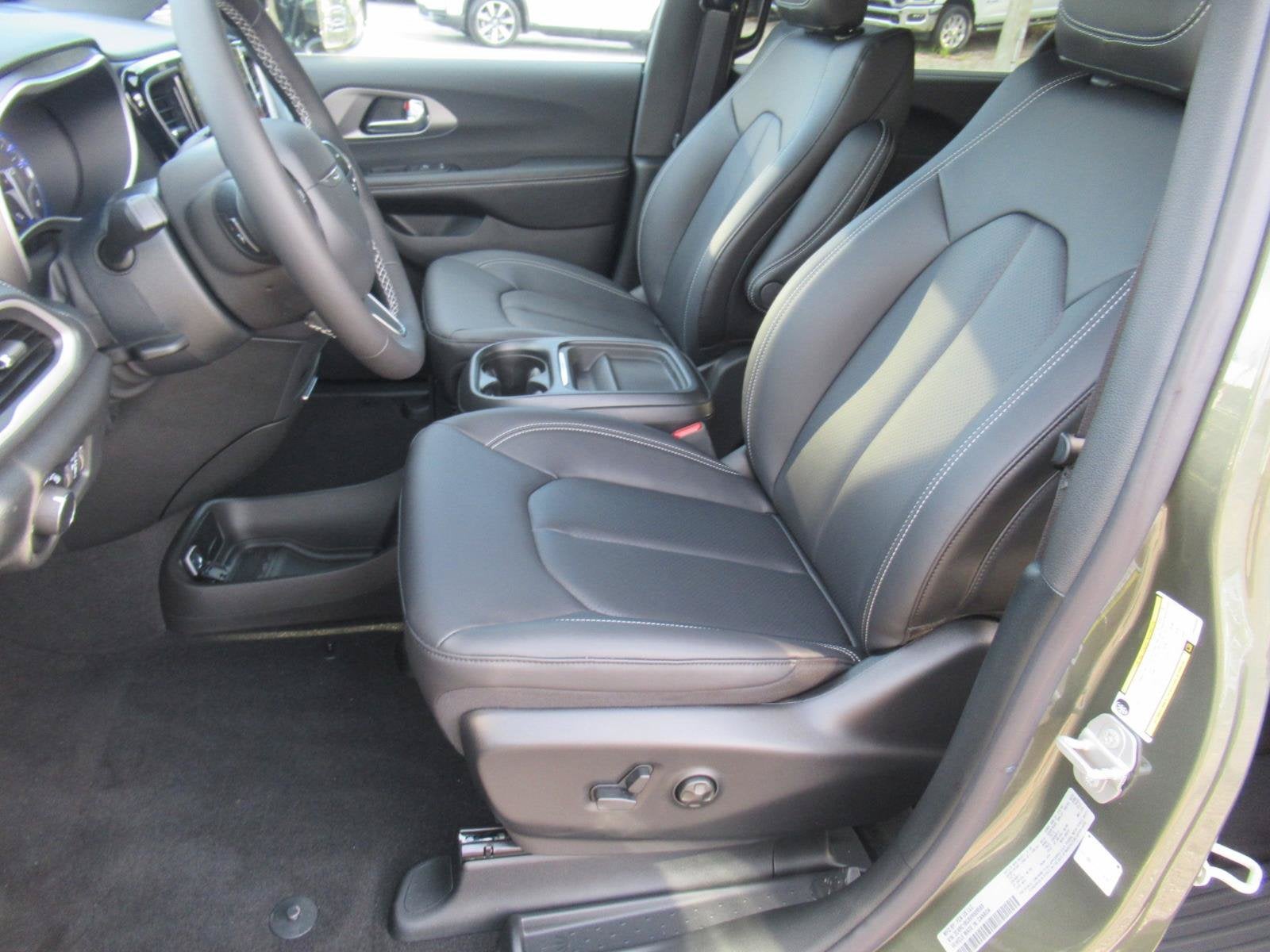 2027 Chrysler Pacifica PACIFICA SELECT