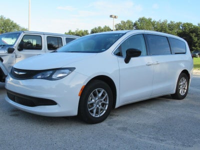 2024 Chrysler Voyager LX