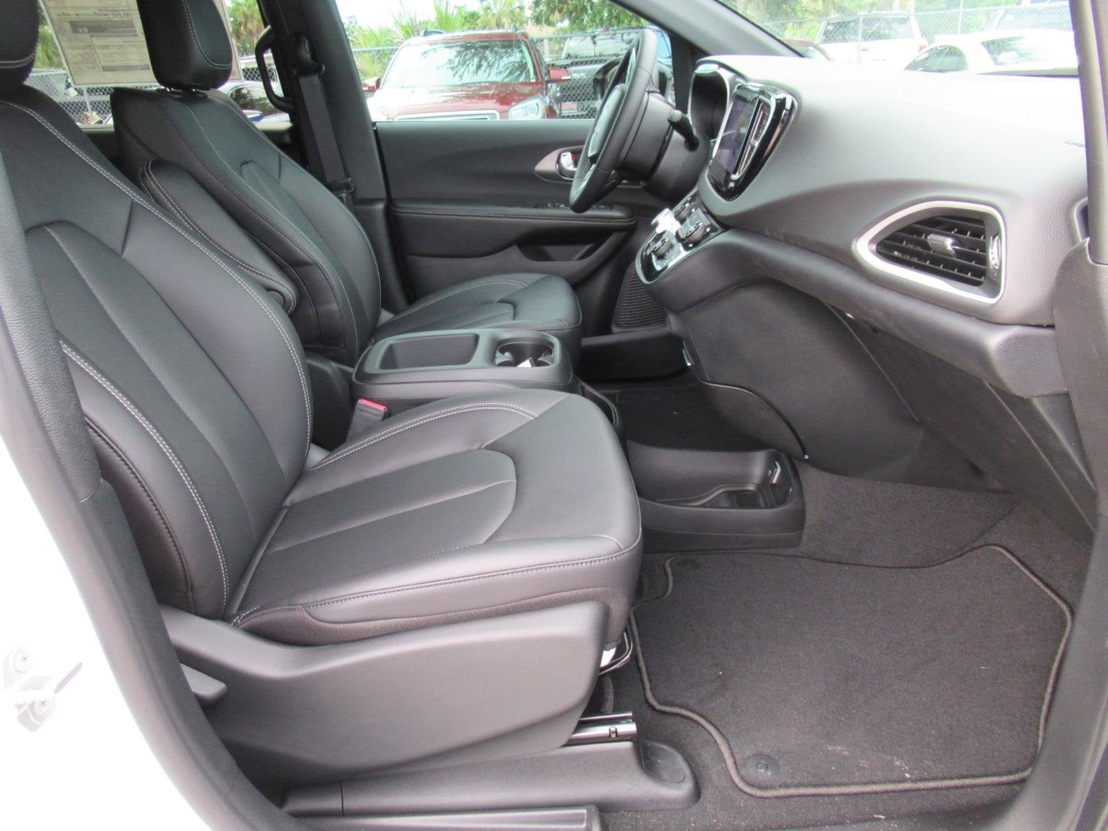 2026 Chrysler Voyager VOYAGER LX