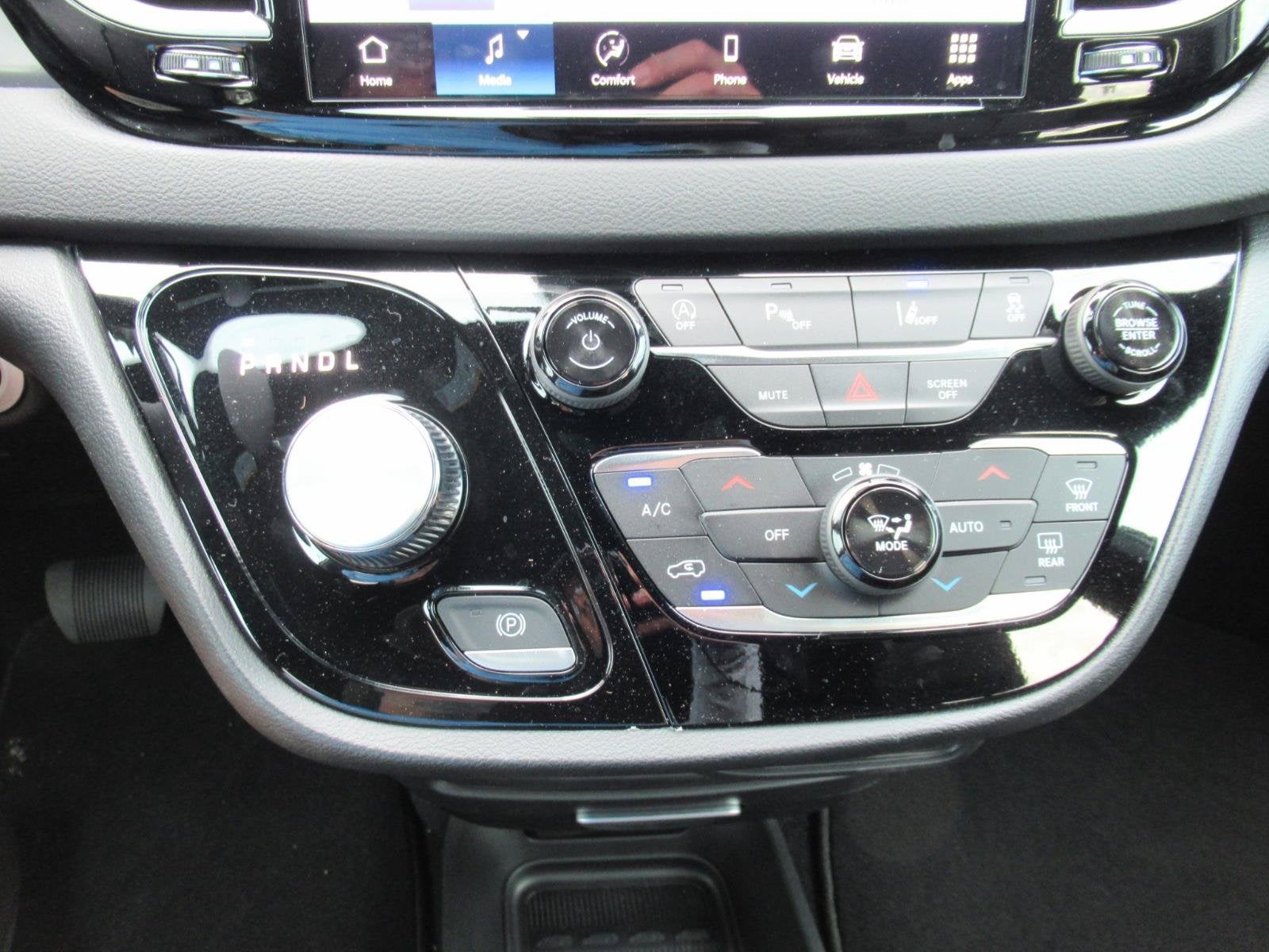 2026 Chrysler Voyager VOYAGER LX