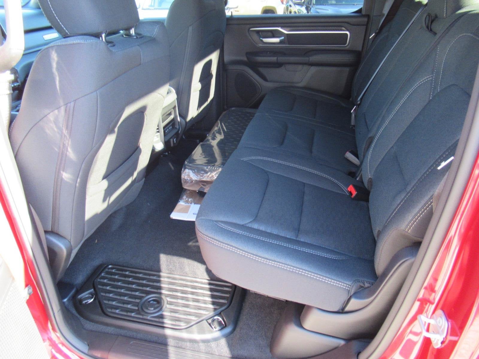 2027 RAM 1500 RAM 1500 BIG HORN CREW CAB 4X4 5'7' BOX